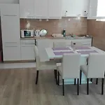 Apartman In Brodarica 4731-4 And 4731-1 Razine