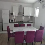 Apartman In Brodarica 4731-4 And 4731-1 Razine