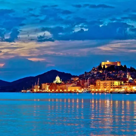 In Brodarica 4731-4 And 4731-1 * Razine