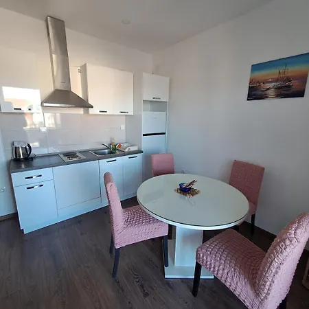 In Brodarica 4731-4 And 4731-1 * Razine