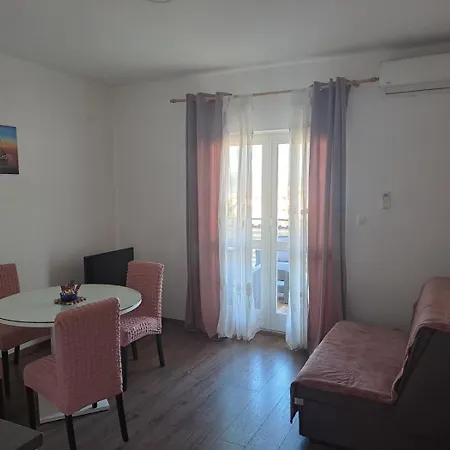 Apartman In Brodarica 4731-4 And 4731-1 Razine