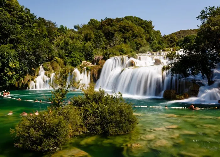 In Brodarica 4731-4 And 4731-1 * Razine