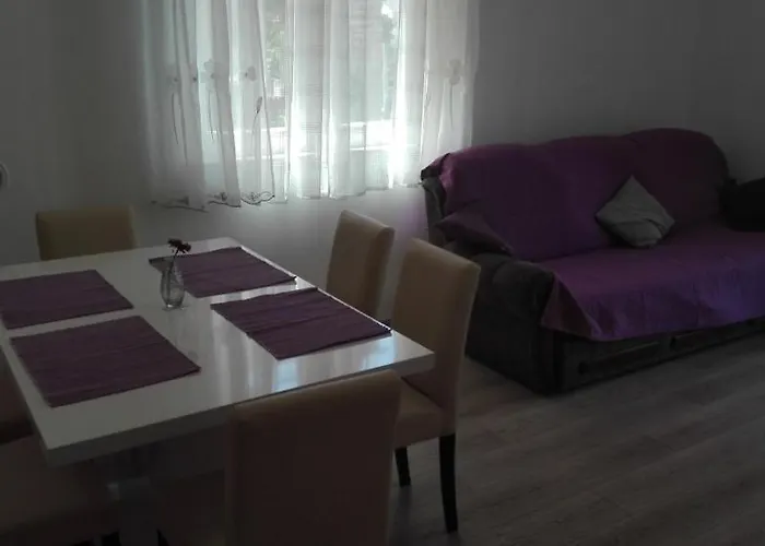 In Brodarica 4731-4 And 4731-1 * Razine