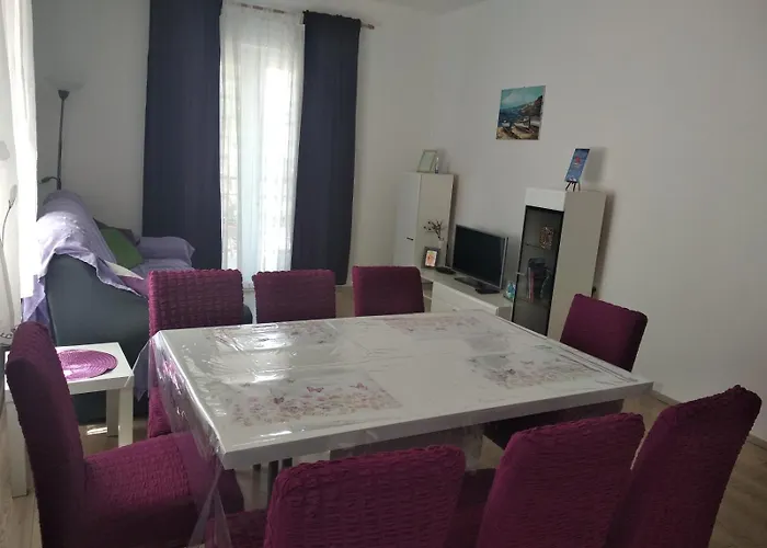 In Brodarica 4731-4 And 4731-1 * Razine