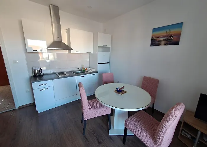 In Brodarica 4731-4 And 4731-1 * Razine